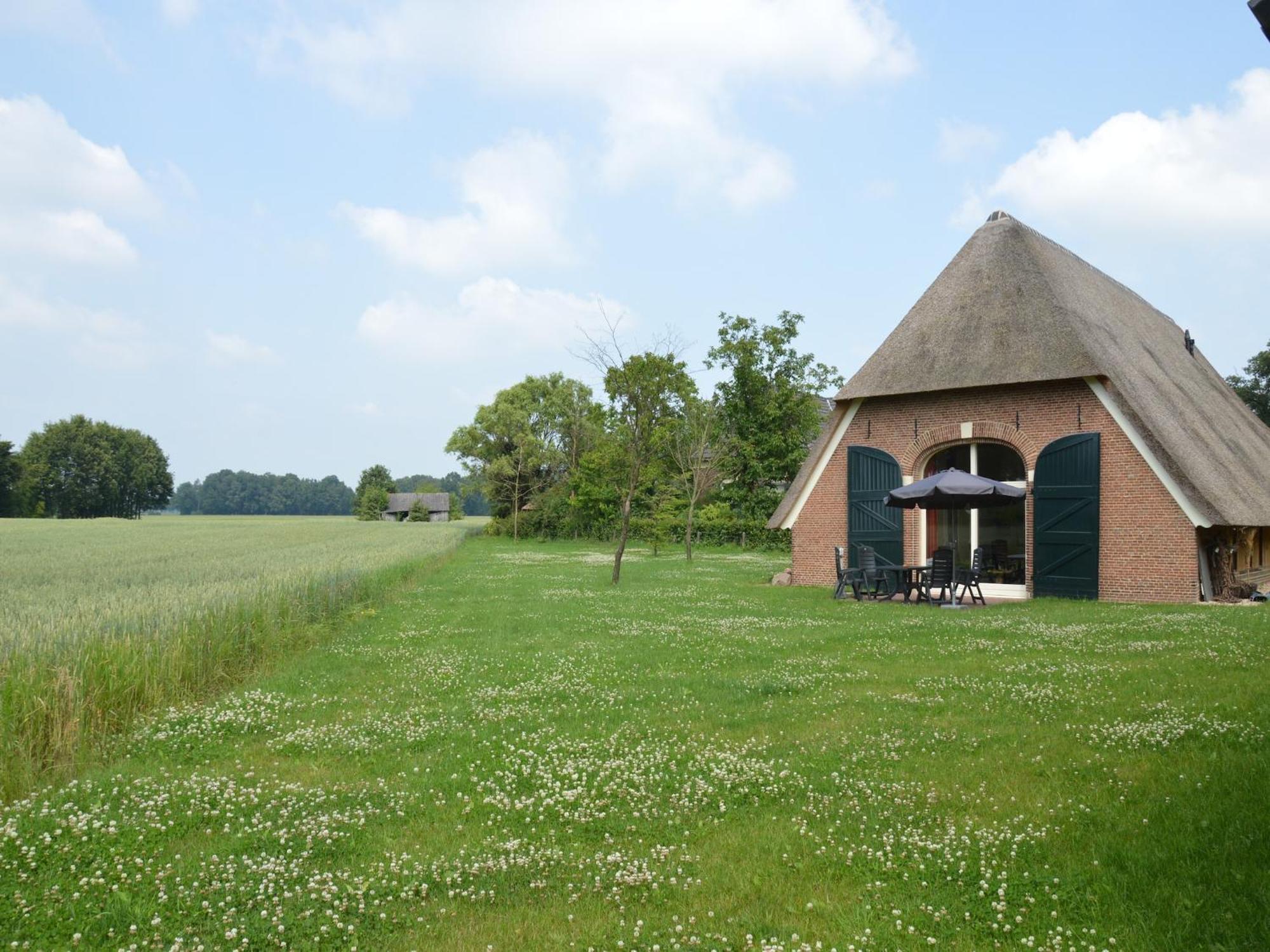 Quaint Farmhouse In Geesteren With Meadow View Kültér fotó
