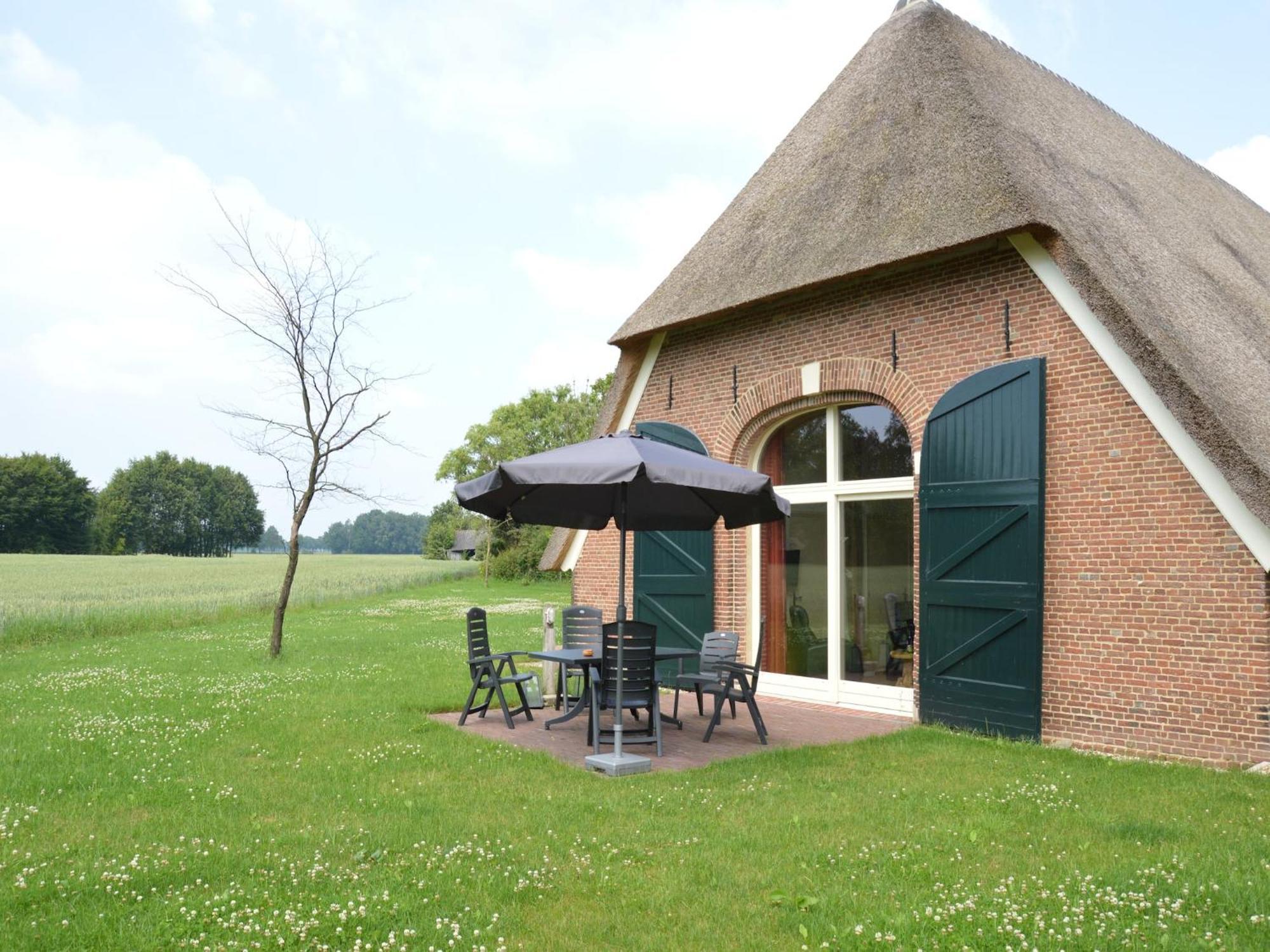 Quaint Farmhouse In Geesteren With Meadow View Kültér fotó