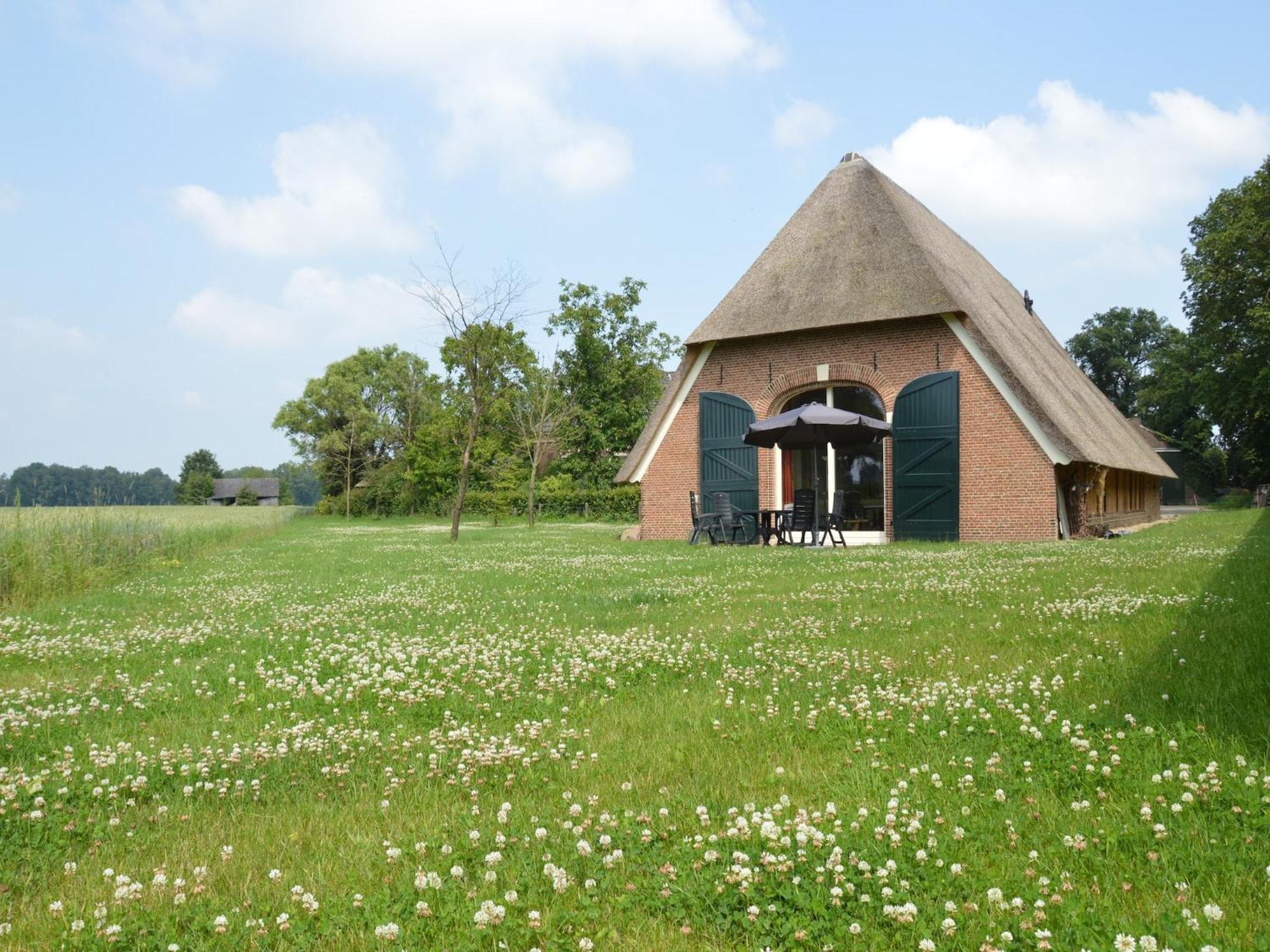 Quaint Farmhouse In Geesteren With Meadow View Kültér fotó